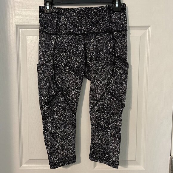 Lululemon Outrun 17"‎ Crop Tights, Speckled B&W 6 *flaw - Picture 2 of 8